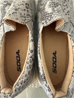 Soda Women's Snakeskin Print Slip-On Flats in Gray and Cream